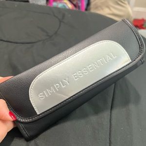 MAKEUP BRUSHES ORGANIZERS